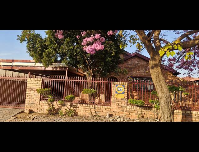 3 BEDROOM FREESTANDING FOR SALE IN MAHUBE VALLEY